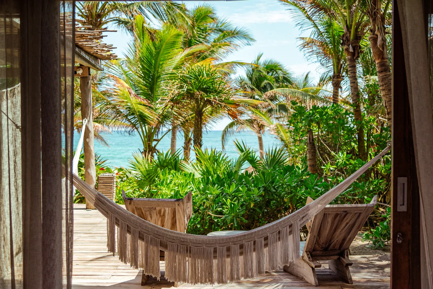 Hamaca en la terraza privada con vista al Caribe — Suite Odyssey y Suite Compass, La Valise Tulum