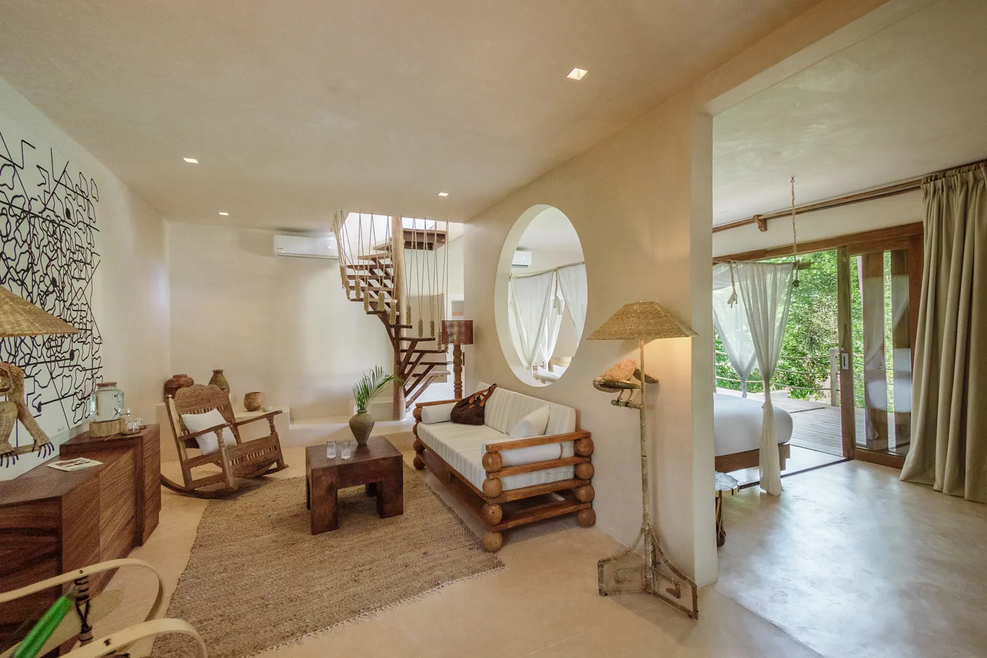 Área de estar privada con escalera de caracol — Oasis Master Suite, La Valise Tulum
