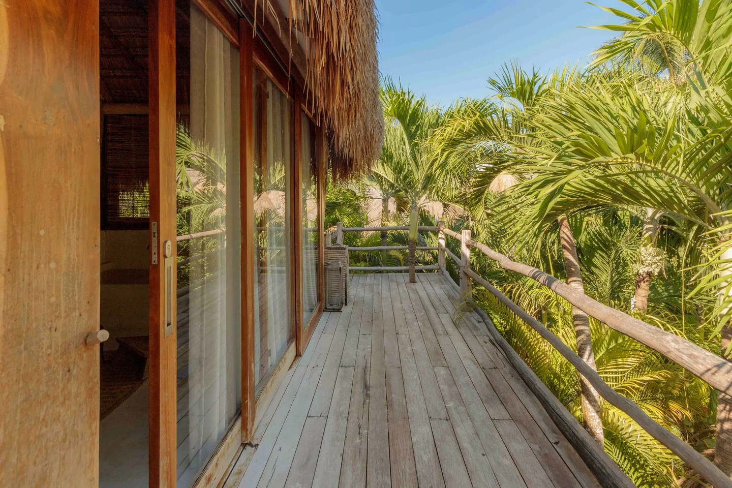 Terraza privada con vista a las palmas — Suite Horizon, La Valise Tulum